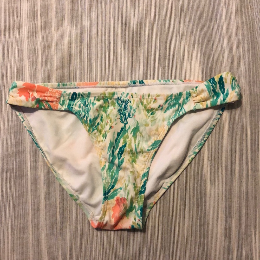 OLD NAVY BATHING SUIT BOTTOM. SIZE SMALL